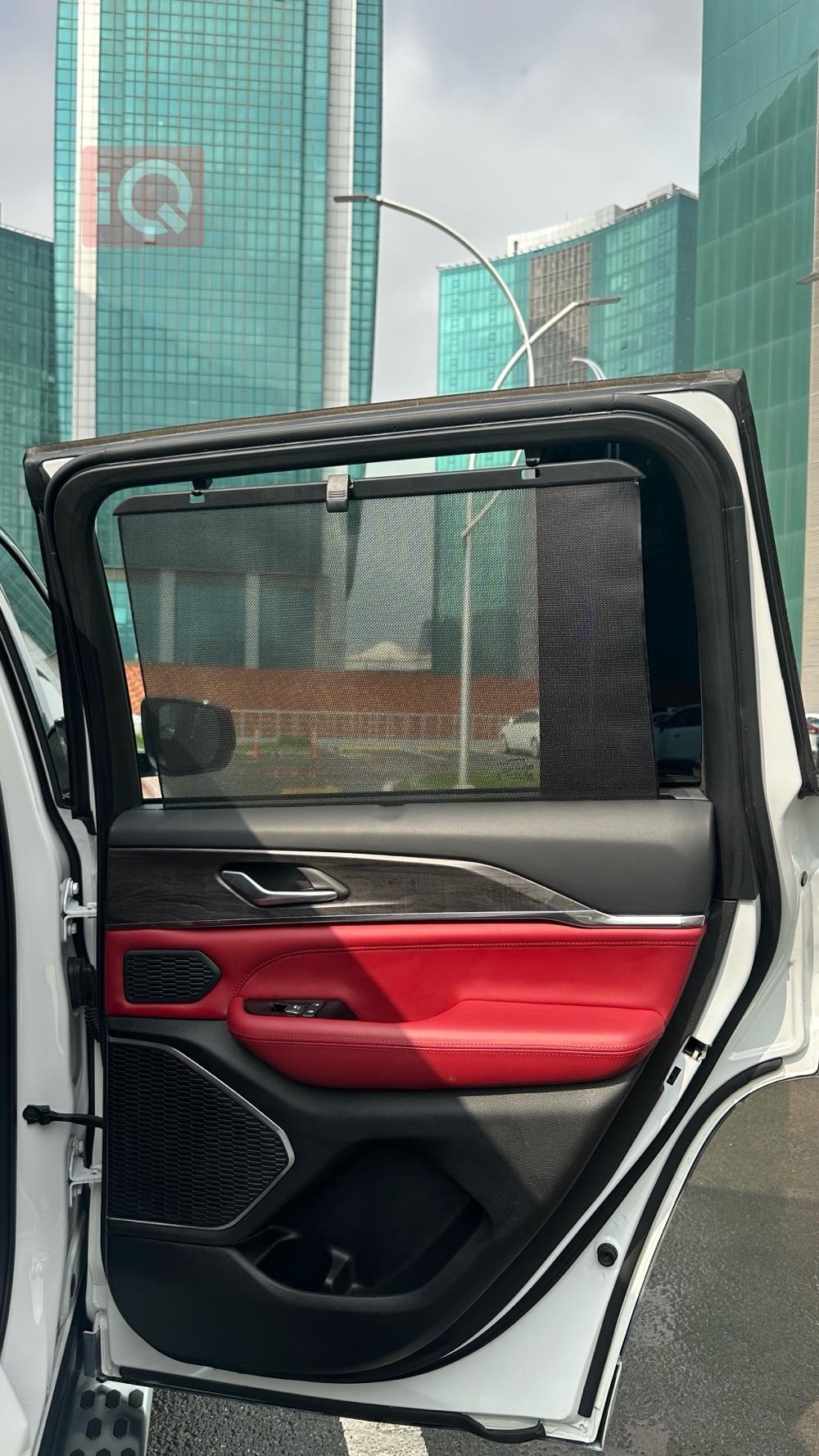 جیپ گراند شیرۆکی